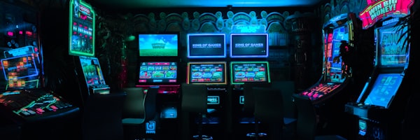 DOTA2国际邀请赛TI12冠军战队PSG.LGD捧起不朽盾